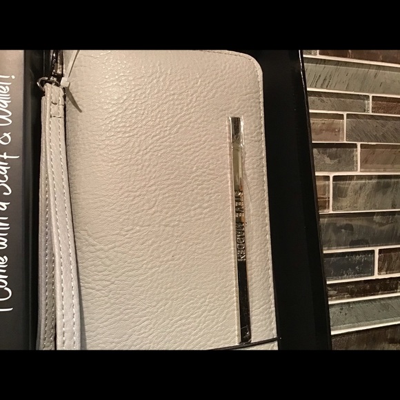 Steve Madden- Steve Madden Scarf and Wallet/ Wristlet Set - Picture 3 of 9